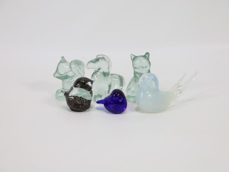 Diverse figurer i glass