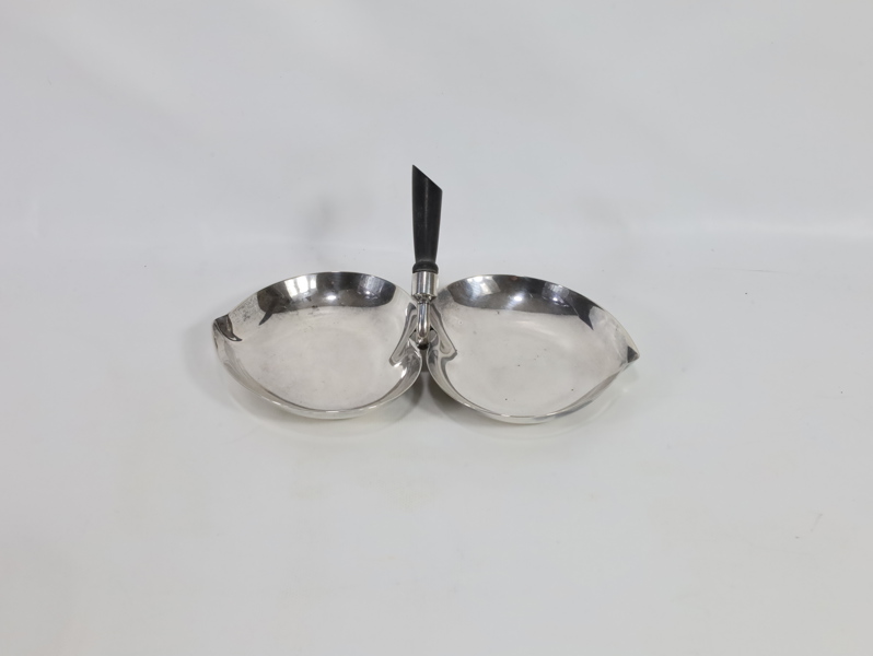 Hjerteblad formet serveringsskål med håndtak i sølvplett