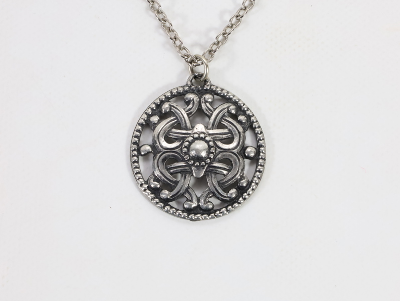 Tinn anheng med kjede