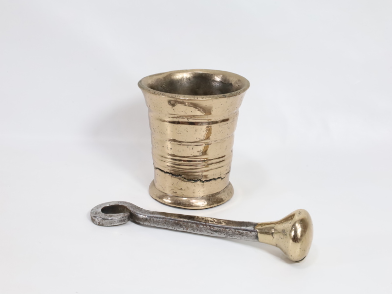 Eldre morter i messing