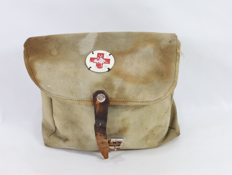 Eldre førstehjelps veske med diverse