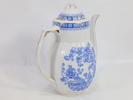 Porselens kanne med blått blomstermotiv