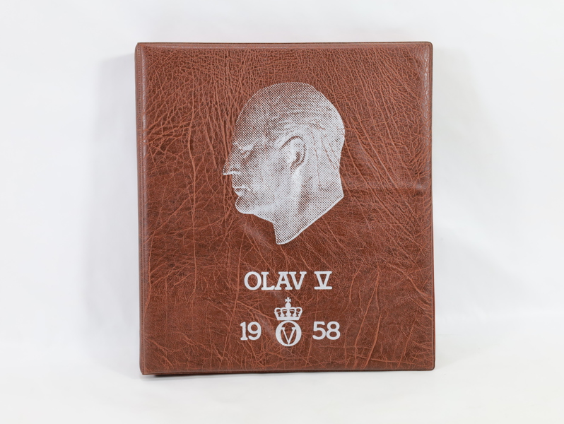 Olav myntalbum med diverse mynt