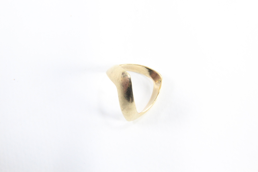 Gull ring i 14 karat gull. "Slavering"