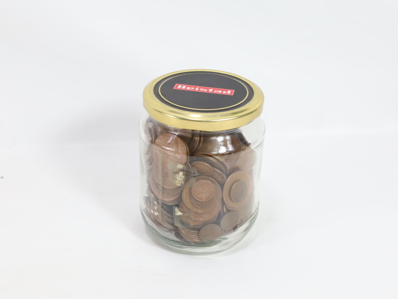 Glass med diverse mynt