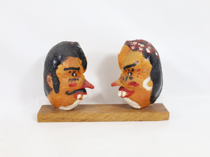 2 st dekorerte hvalører