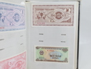 Perm med diverse utenlandske sedler 