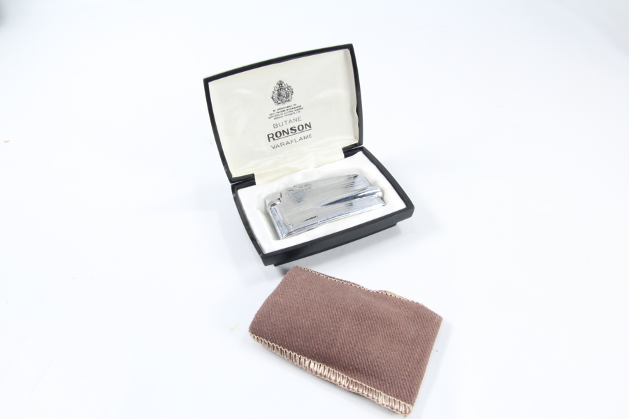 Ronson lighter med etui.