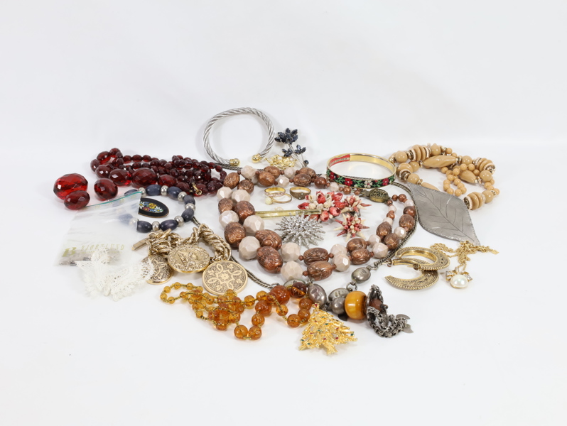 Lott med diverse smykker