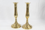 Par antikke messing lysestaker