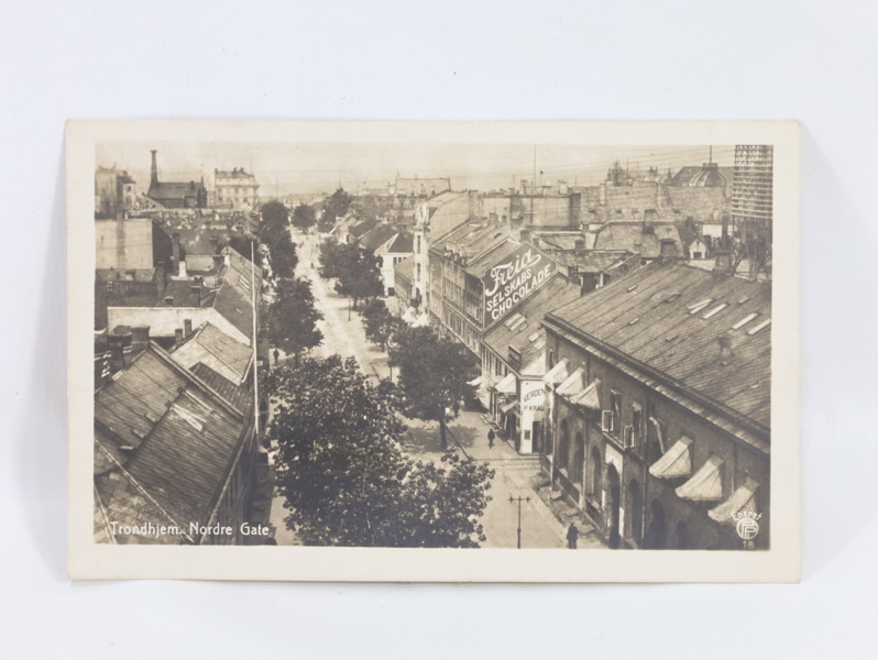 Postkort Trondhjem Nordre Gate med Freia reklame skilt