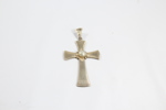 Kors i 830 sølv med perle.