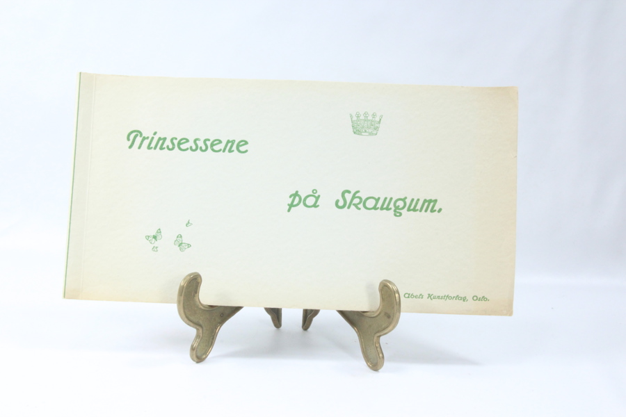 Foto bok om Prinsessene på Skaugum - Ragnhild og Astrid - 1932