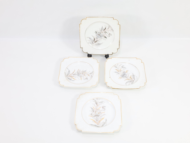 Porsgrund porselensasjetter med blomsterdekor