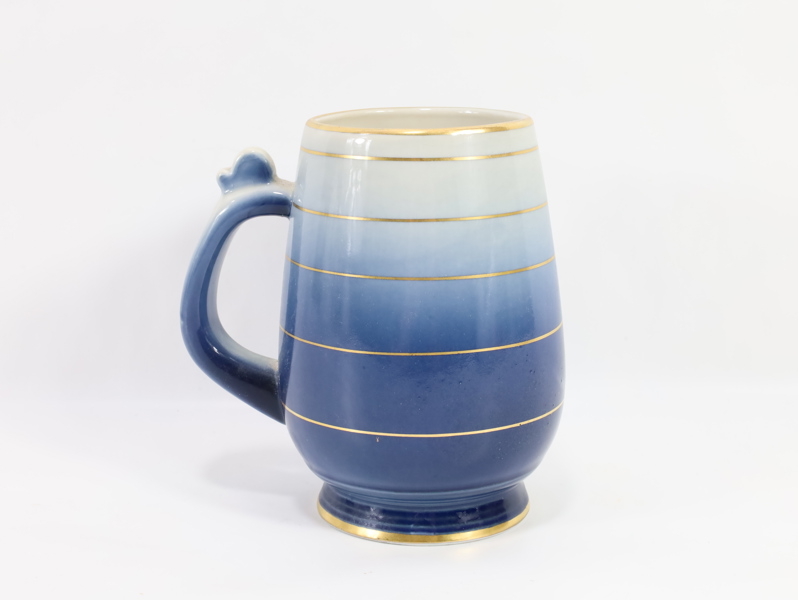 Porsgrund porselen krus med blåtoner og gullstriper - Nora Gulbrandsen 