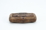 Antikk norsk snusboks i tre, datert 1784
