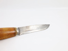 Eldre norsk tollekniv med trehåndtak og dekorert lærslire
