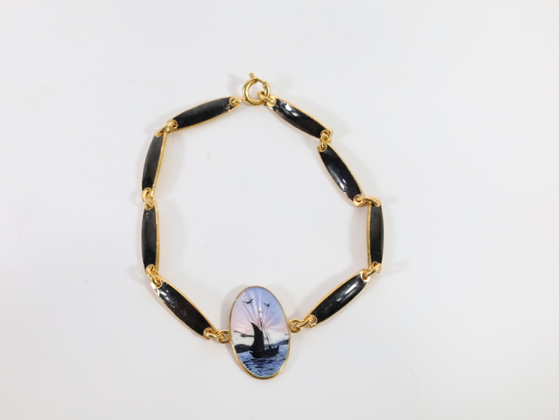 Armbånd i forgylt sølv 925S med svart emalje og håndmalt seilmotiv
