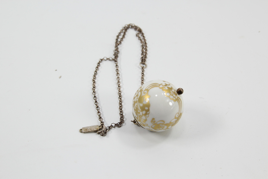 Porsgrund porselen anheng i 925 sterling sølv (tilskrevet Anne Marie Ødegård)
