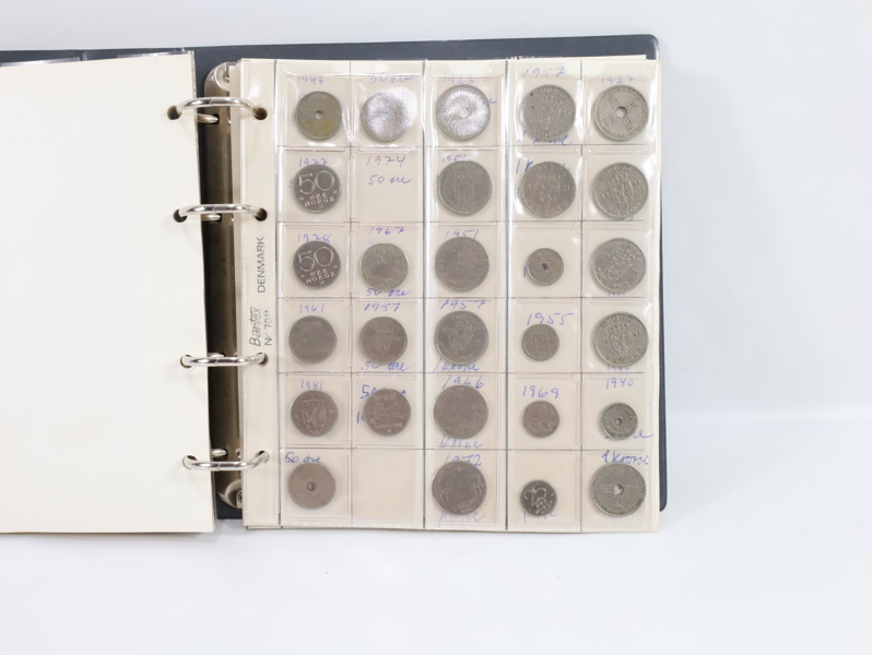 Myntalbum med diverse mynt
