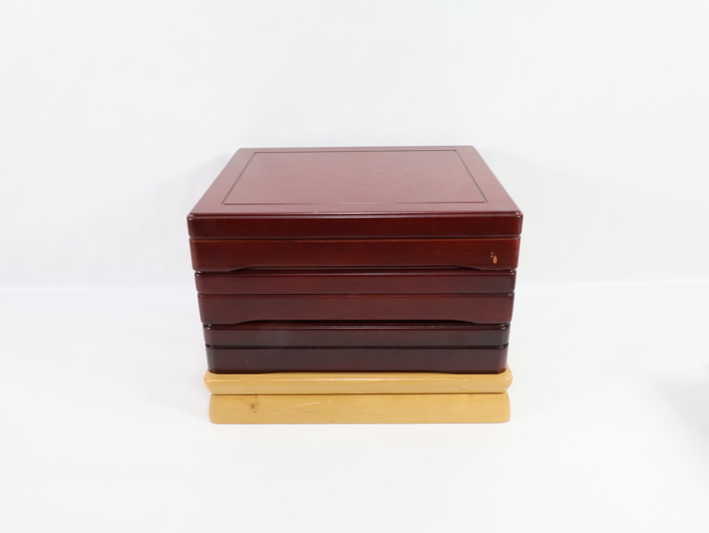 4 stykk oppbevarings skrin til mynt