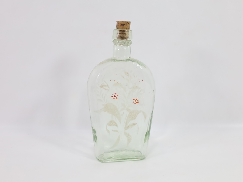 Eldre flaske i glass med emaljemaling