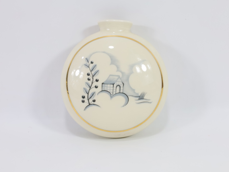 Porsgrund Porselen – liten flat vase med landskapsmotiv
