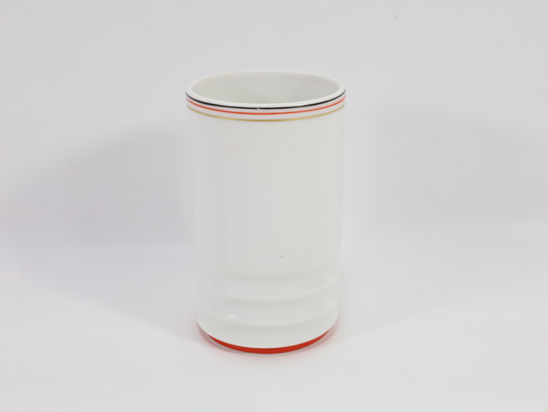 Porsgrund Porselen – beger med røde og sorte striper, design Nora Gulbrandsen
