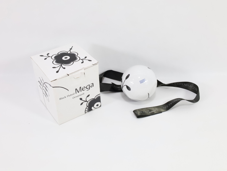 Royal Copenhagen – Black Fluted Mega juleornament med eske
