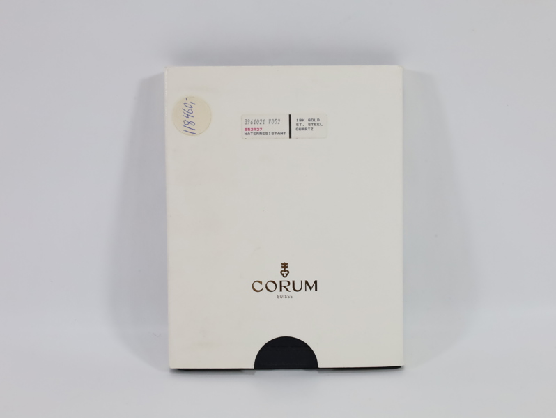 Corum – original garantisertifikat og dokumentasjon (ref. 3961021 Quartz, 18k gull/stål)
