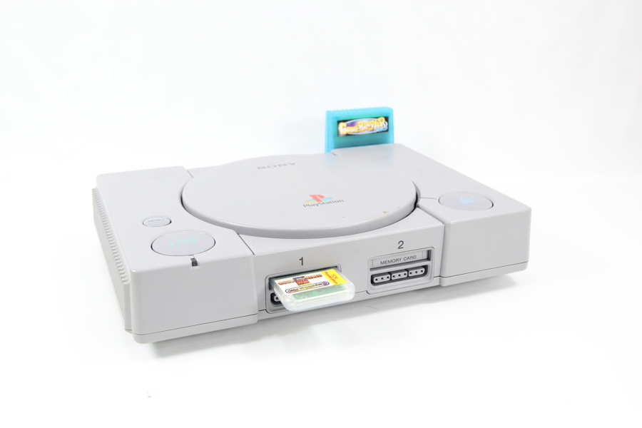 Sony PlayStation SCPH-7502 – Original PAL konsoll med minnekort – 1990-tallet
