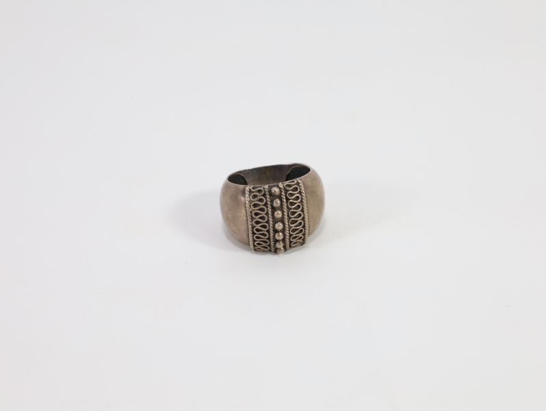 Sølvring i 925 – bred ring med filigran dekor, ca. 1970–80
