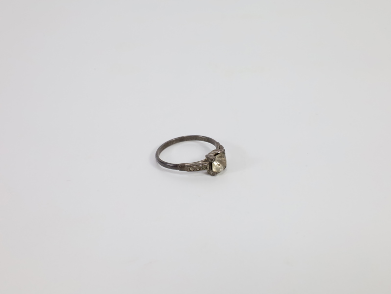 Vintage ring i sterling sølv med klar sten – ca. midten av 1900-tallet
