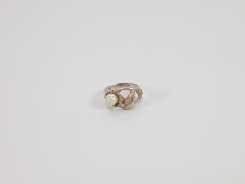 925 sølvring med perle – modernistisk design, ca. 1960–80
