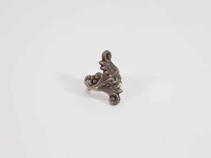 Vintage sølvring – håndlaget med dekorativt mønster – stemplet 925
