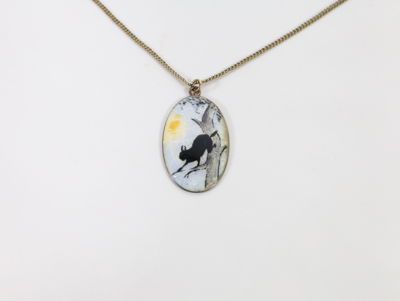 Vintage anheng i sølv med emaljemotiv – reinsdyr i vinterskog – stemplet 925S
