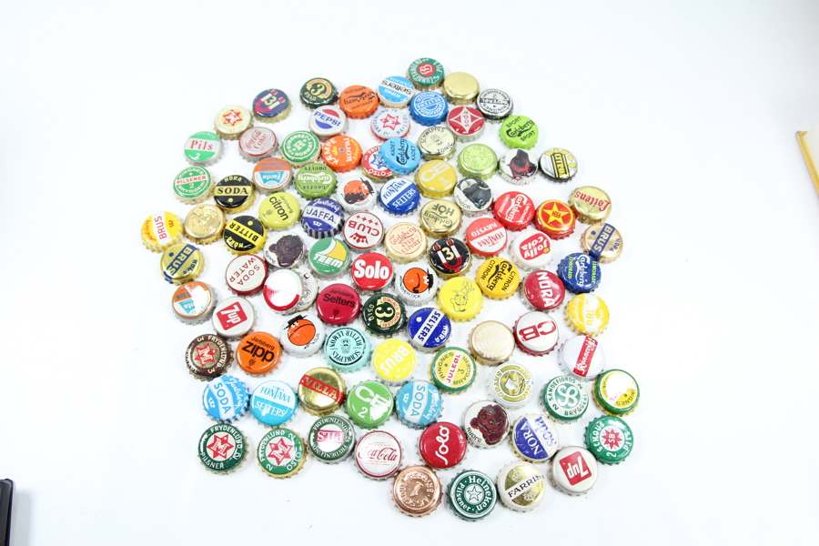 Samling med norske og utenlandske brus- og ølkorker – 1900-tallet
