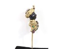 Antikk hattnål med “Blackamoor”-motiv – gullbelagt med smykkestener, 1600–1700-tallet
