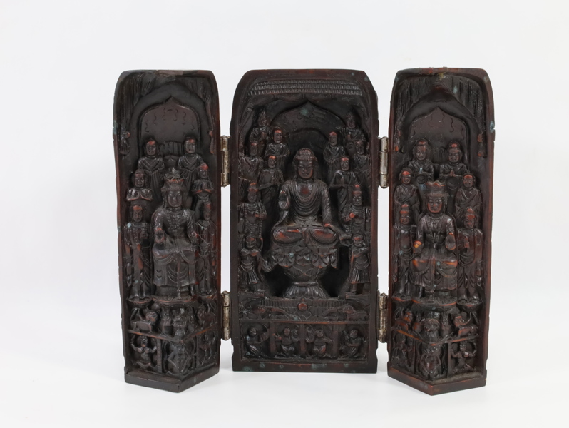 Asiatisk utskåret buddhistisk reisealter (triptyk) – ca. tidlig 1900-tallet
