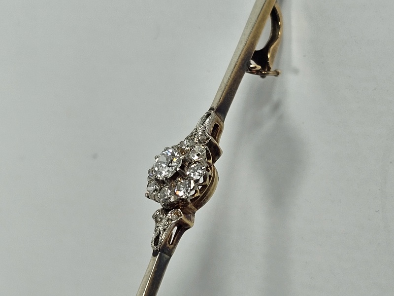 Antikk nål i 14 karat gull med diamant – første halvdel av 1900-tallet
