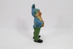 Tysk nissefigur i keramikk – håndmalt, blå og grønn drakt
