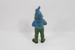 Tysk nissefigur i keramikk – håndmalt, blå og grønn drakt
