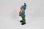 Tysk nissefigur i keramikk – håndmalt, blå og grønn drakt