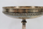 Sølvplett stettfat med gravering og dateringer 1891–1916
