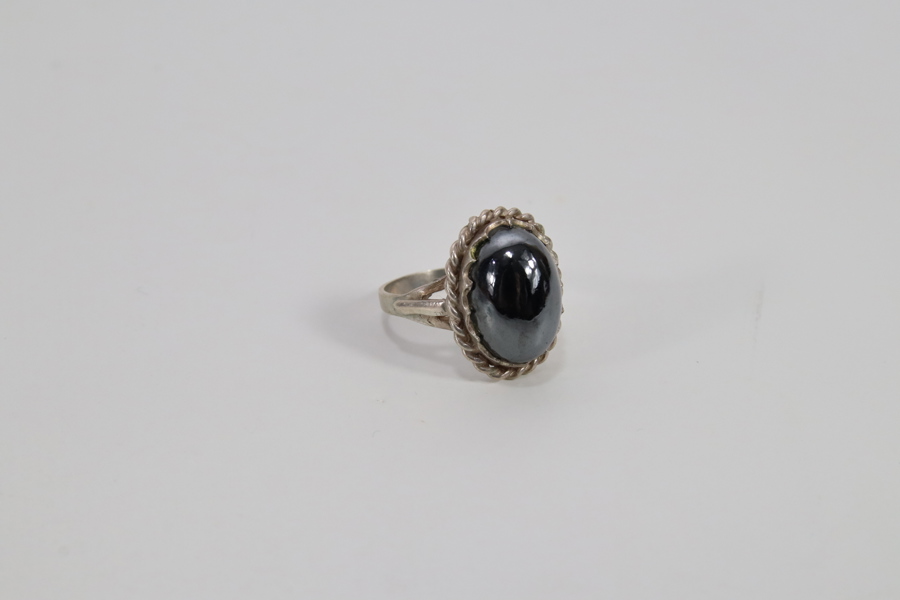 Ring i sølv 835 med mørk cabochon-stein