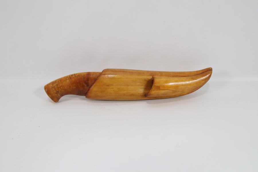 Kniv med treslire, håndlaget
