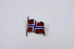 Nål i sølv og emalje med det Norske flagget.