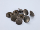 Antikke metallknapper med blomstergravering, sett à 11 stk
