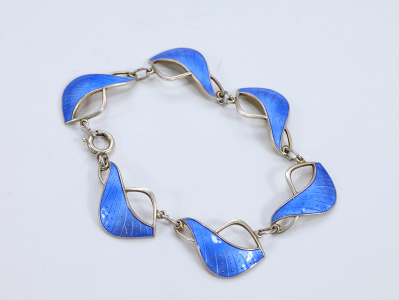 Emaljert armbånd i sølv, blå guilloché emalje – stemplet 925S Sterling Norway
