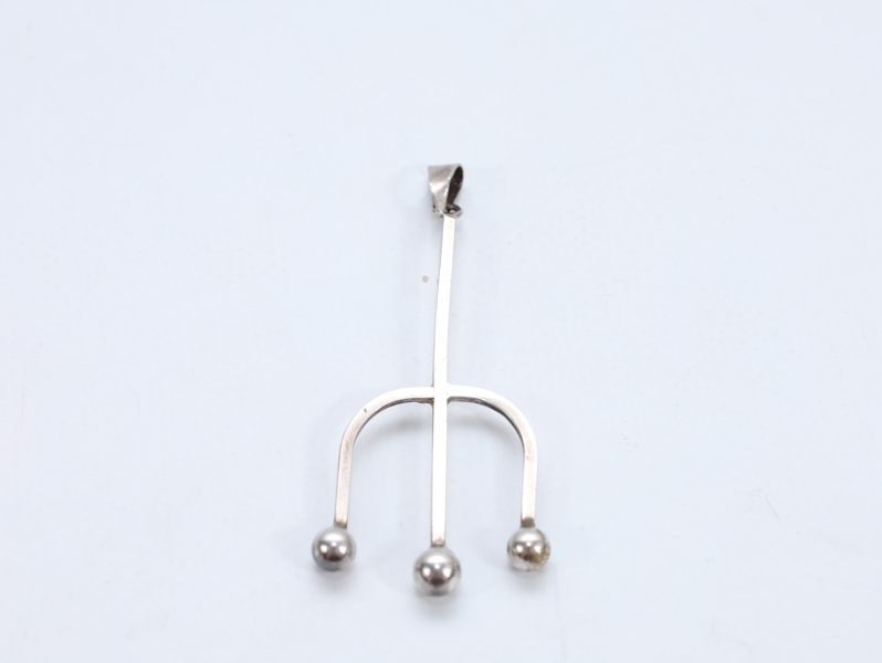 Modernistisk anheng i sølv 925S – Skandinavisk design, ca. 1960–70-tallet
